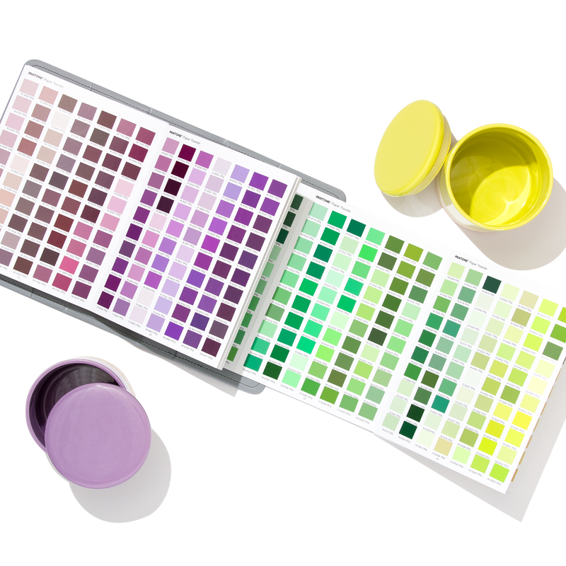 PANTONE Fashion, Home + Interiors Paper Traveler